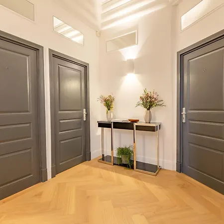 Apartment La Guitare 23 - Large Modern With Balcony In Center Of Cannes, Just Behind Grand Cannes