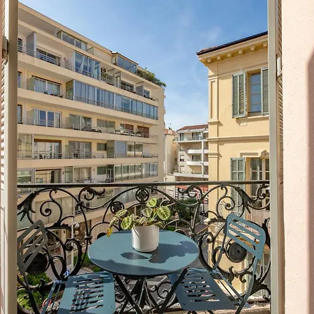 Apartment La Guitare 23 - Large Modern With Balcony In Center Of Cannes, Just Behind Grand